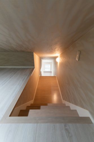 小屋裏階段２