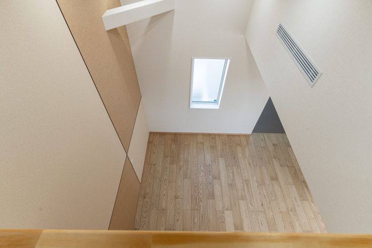小屋裏収納から２階ＬＤ見下げ