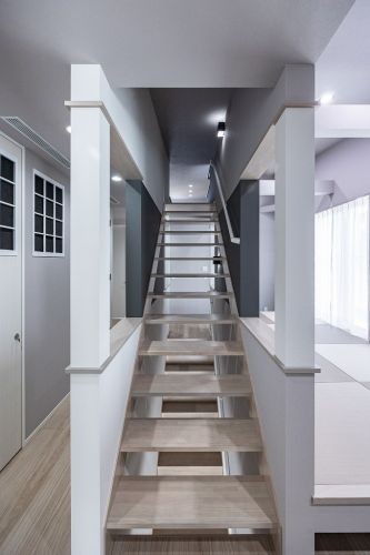 2階～小屋裏階段